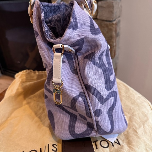 Louis Vuitton Tahitienne PM Lilas - Picture 6 of 15